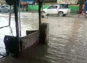 Hujan Deras, Jalan Nasional Lintas Sumatera di Tanjung Pura Tergenang Air