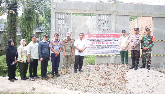 Pemko Binjai Gusur Bangunan Tanpa Izin di Bantaran Sungai 