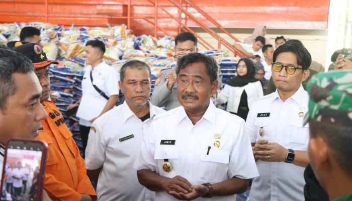 Serahkan Bantuan Pemerintah Pusat, Wali Kota Ingatkan Korban Banjir