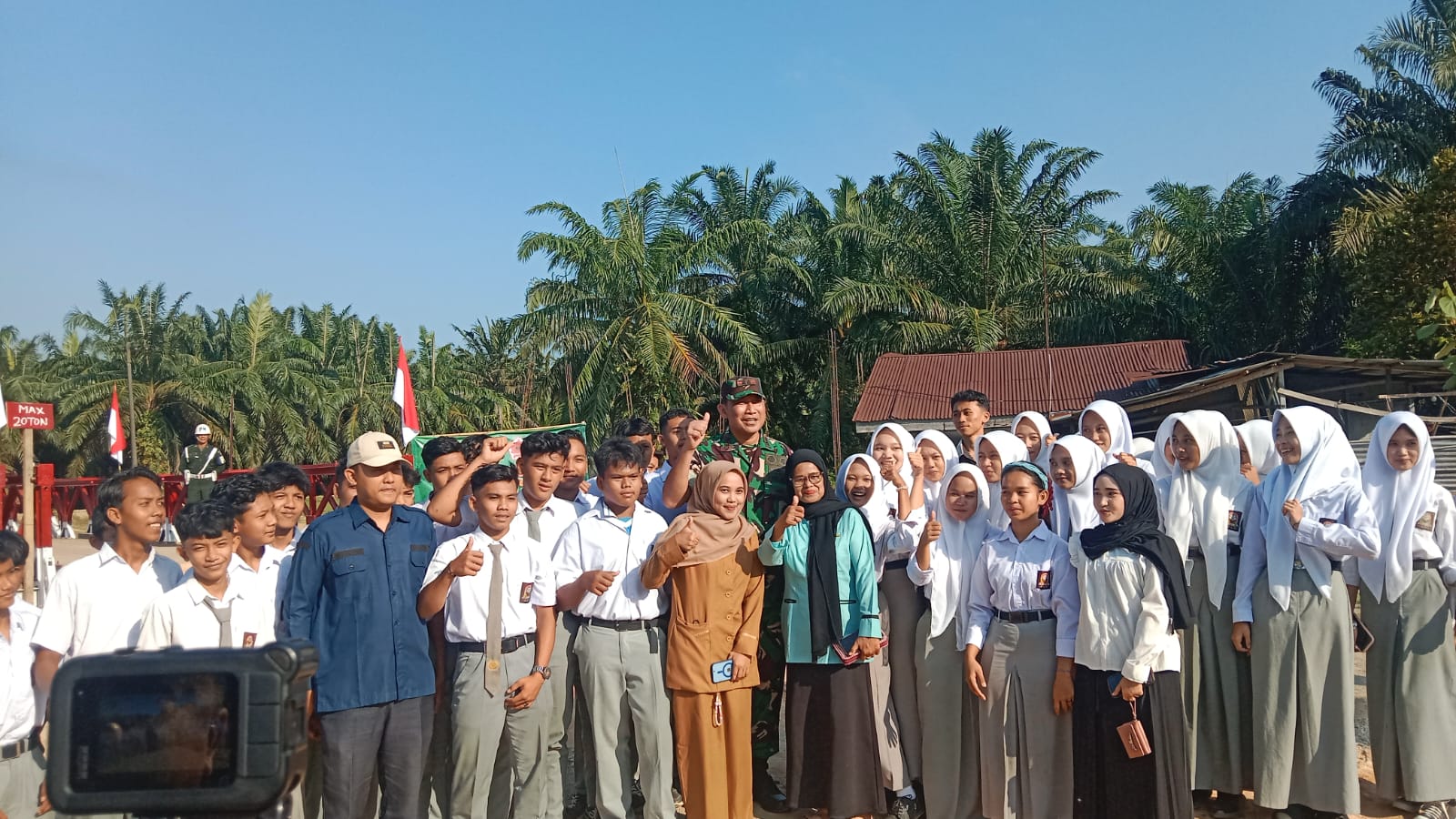 TNI AD membangun Jembatan Bailey