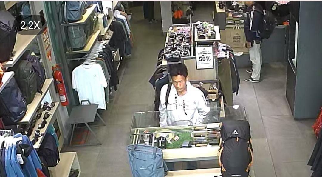 Terekam CCTV, Aksi Terduga Pencuri Dompet di Toko Eiger Stabat