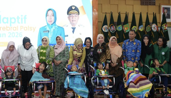 9 Anak Disabilitas di Binjai Terima Kursi Roda Khusus dari Pemprov Sumut