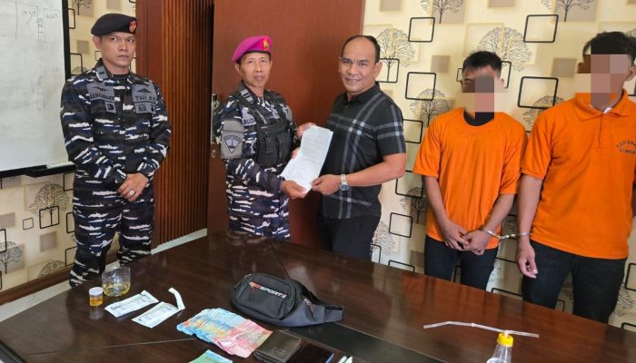 Dua Pemuda Diamankan TNI AL di Pangkalan Susu, Barang Bukti Sabu Diserahkan ke Satresnarkoba