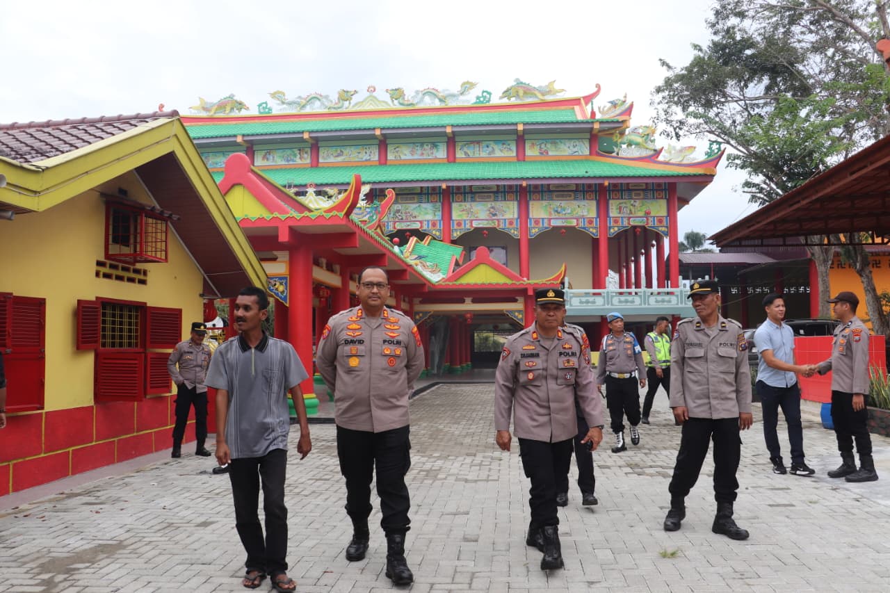 Polisi Jaga Ketat Vihara Avalokitesvara Stabat