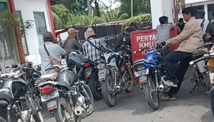 Diduga Penimbunan BBM di Langkat, Motor ‘Tander’ Antre Isi Pertalite Lalu Dipindah ke Jerigen