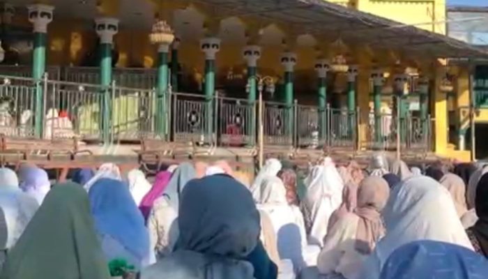 Ribuan Warga Padati Masjid Raya Stabat, Idul Fitri 1447 H Penuh Haru dan Silaturahmi