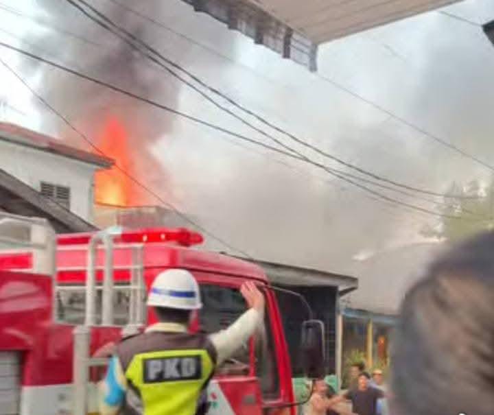 Kebakaran di Hari Kelima Lebaran, Rumah Warga di Brandan Hangus Dilalap Api