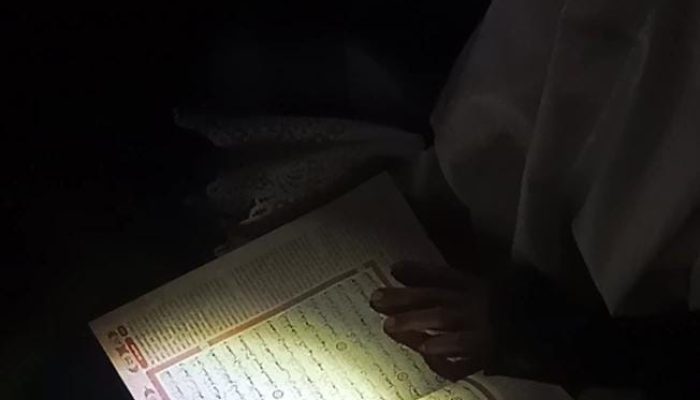 Listrik Padam Usai Subuh di Dendang Stabat, Warga Terpaksa Tadarus Pakai Senter