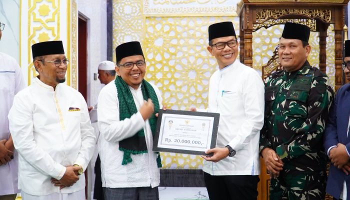 Sekda Amril Pimpin Safari Ramadan Pemkab Langkat, Serahkan Hibah Rp20 Juta untuk Masjid