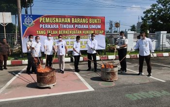 Kejari Binjai Musnahkan Barang Bukti, Kesbangpol Tekankan Sinergi Pemberantasan Narkoba