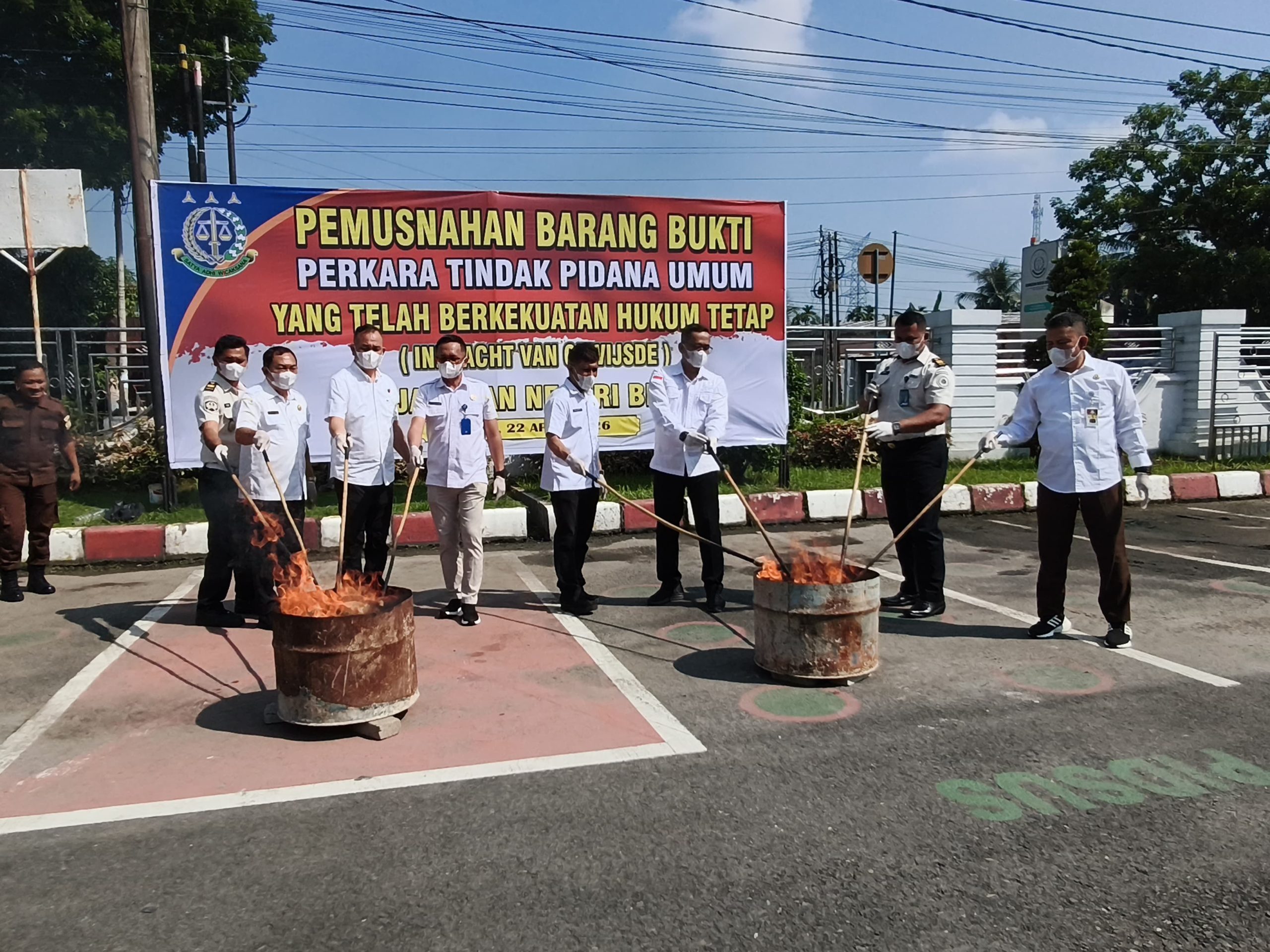 Kejari Binjai Musnahkan Barang Bukti, Kesbangpol Tekankan Sinergi Pemberantasan Narkoba