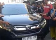 Mobil Mewah Tabrak Pedagang di Pasar Kaget Binjai