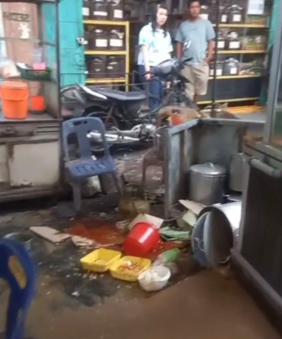 Mobil Mewah Tabrak Pedagang di Pasar Kaget Binjai