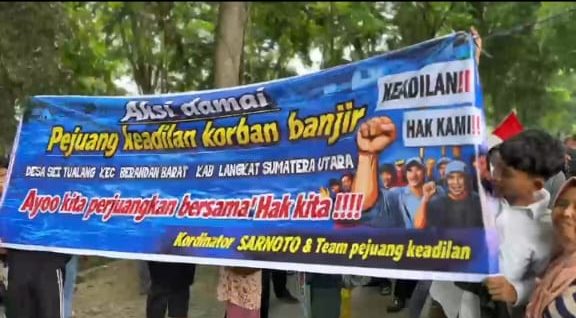 Ratusan Masyarakat Besing menggelar Aksi Unjuk Rasa di depan Kantor DPRD Langkat