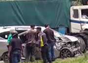 Tabrakan Sigra dan Truk Sawit di Selesai, Korban Luka Tergeletak di atas Rumput