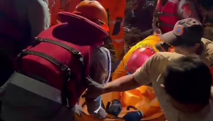 Tim SAR Brimob Lakukan Evakuasi 6 Korban Longsor di Sembahe