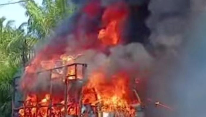 Truk Pengangkut Puluhan Sepeda Motor Terbakar di Jalinsum Langkat, Kerugian Ratusan Juta