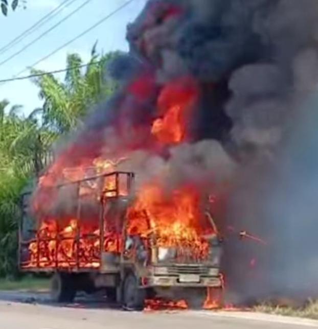 Truk Pengangkut Puluhan Sepeda Motor Terbakar di Jalinsum Langkat