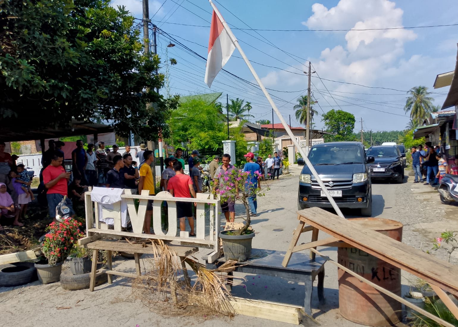 Warga Blokir Jalan Menuju Objek Wisata Bukit Lawang