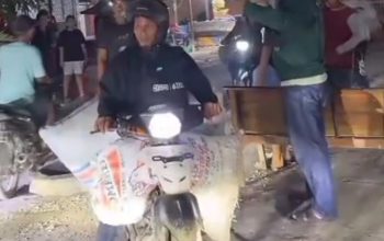 Geram Jalan Rusak Telan Korban Jiwa dan Berdebu, Ratusan Warga Sambirejo Blokir Jalan