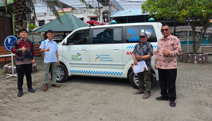 Wujud Nyata Kepedulian untuk Masyarakat, PLN Hibahkan Ambulans ke Yayasan Berbakti Jaya Utama