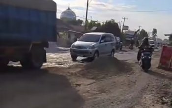 Pohon Pisang Dicabut, Jalan Rusak di Sambirejo-Kuala Begumit Ditimbun Pasir: Warga Kini Keluhkan Debu dan Gangguan Pernapasan