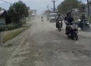 Jalan Viral Bertabur Pasir di Langkat Tuai Keluhan, Debu Ganggu Warga hingga Pedagang UMKM