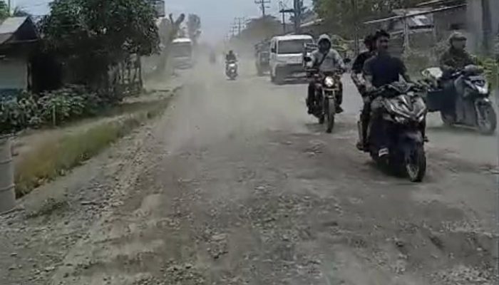 Jalan Viral Bertabur Pasir di Langkat Tuai Keluhan, Debu Ganggu Warga hingga Pedagang UMKM