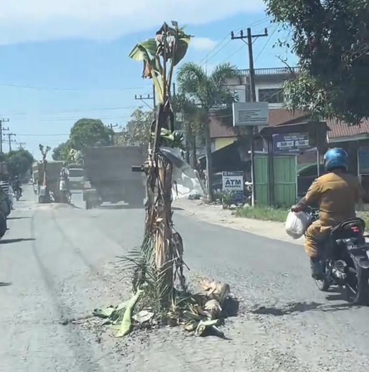 Jalan rusak di Langkat