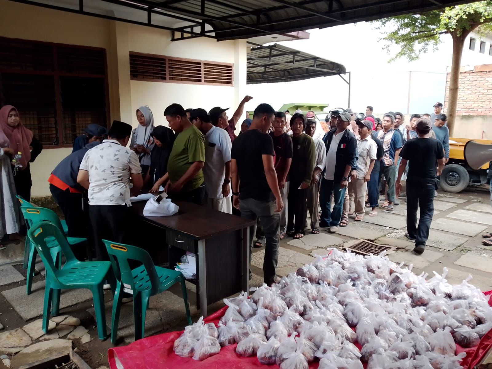Ribuan Paket Daging Kurban Dibagikan di Binjai
