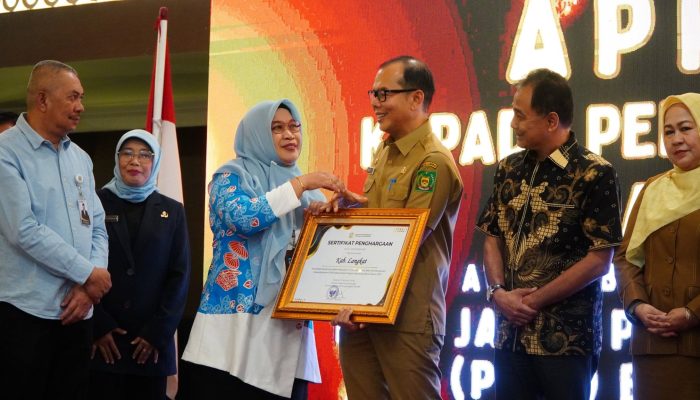 Syah Afandin Antar Langkat Raih Penghargaan Nasional Pembangunan Keluarga Berkualitas