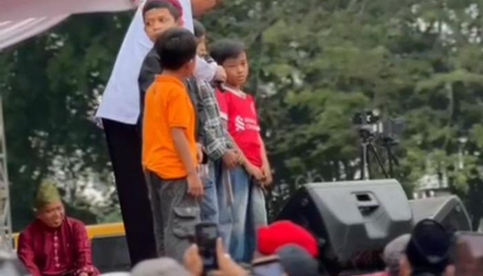 Ustaz Abdul Somad Uji Hafalan Anak di Atas Panggung, Sisipkan Pesan Keras Lawan Narkoba