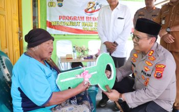 Jelang Hari Bhayangkara ke-80, Kapolres Langkat Serahkan Rumah Baru untuk Lansia