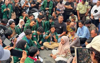 Ketua DPRD Sumut Temui Massa Aksi BEM USU, Janji Kawal Aspirasi ke Tingkat Pusat