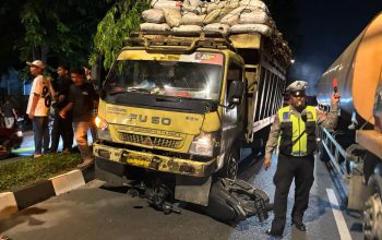 Nahas di Dekat Al-Maksum Stabat, Pengendara Motor Tewas Mengenaskan Usai Terjatuh ke Jalur Truk