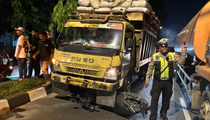 Nahas di Dekat Al-Maksum Stabat, Pengendara Motor Tewas Mengenaskan Usai Terjatuh ke Jalur Truk