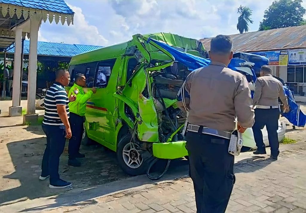 7 Penumpang Travel Tewas di Tol Lima Puluh–Indrapura