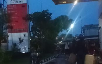 Diduga Layani Pengisian BBM dengan Jeriken di Tengah Kelangkaan, SPBU Stabat Jadi Sorotan Warga