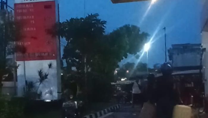 Diduga Layani Pengisian BBM dengan Jeriken di Tengah Kelangkaan, SPBU Stabat Jadi Sorotan Warga