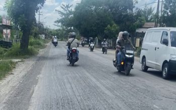 Jalan Lintas di Hinai Rusak Parah dan Bergerigi