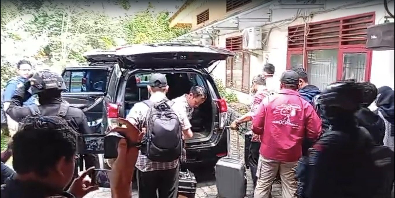 KPK Bawa Tiga Cover