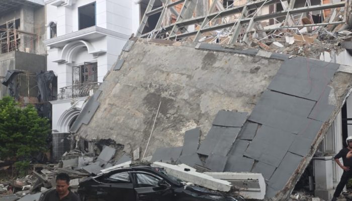 Ledakan Dahsyat Hancurkan Rumah Mewah di Grand Polonia Medan, Empat Orang Masih Dicari