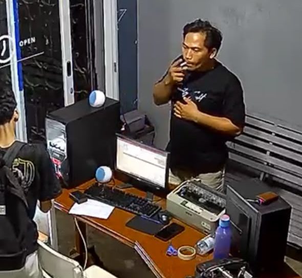 Modus Ambil Laptop Servis, Pria Gondol Barang dari Toko Komputer Saat Pemilik Salat Magrib