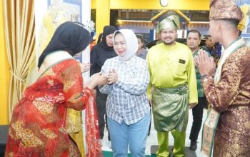 Pasca OTT Bupati Langkat, Tiorita Tampil Tersenyum di Pembukaan PRSU