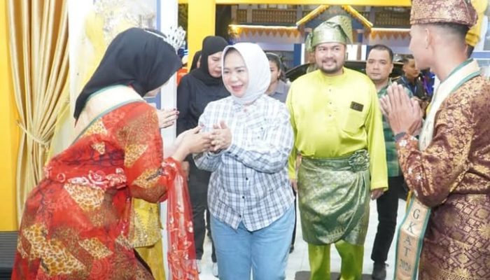 Pasca OTT Bupati Langkat, Tiorita Tampil Tersenyum di Pembukaan PRSU