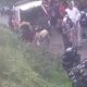 Truk LNK Lindas Pedagang Sayur Keliling di Marike Kutambaru, Diduga Gegara Jalan Rusak