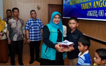 Pemko Binjai Serahkan Seragam Sekolah