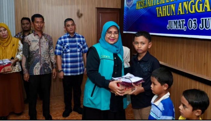 Pemko Binjai Salurkan Bantuan Seragam dan Sepatu Sekolah untuk 40 Keluarga Penerima Manfaat