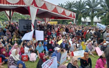 Ribuan Korban Banjir Langkat Kecewa, Belum Ada Kepastian Bantuan, Aksi Massa Sempat Hambat Jalinsum Medan-Aceh