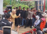 Tiorita Kawal Bantuan Korban Banjir Besitang
